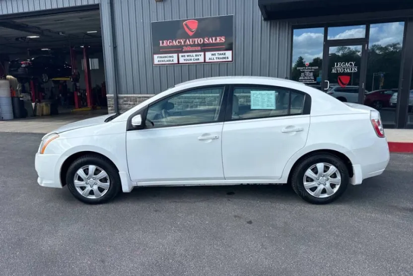 2010 Nissan Sentra 2.0 photo 1