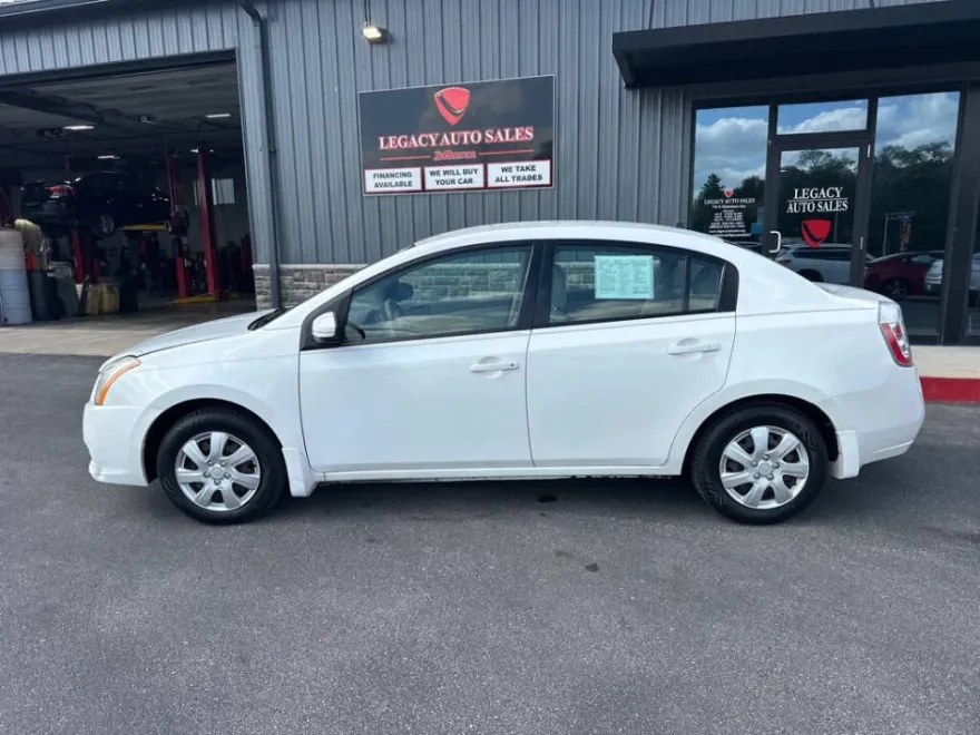 2010 Nissan Sentra 2.0 photo 1