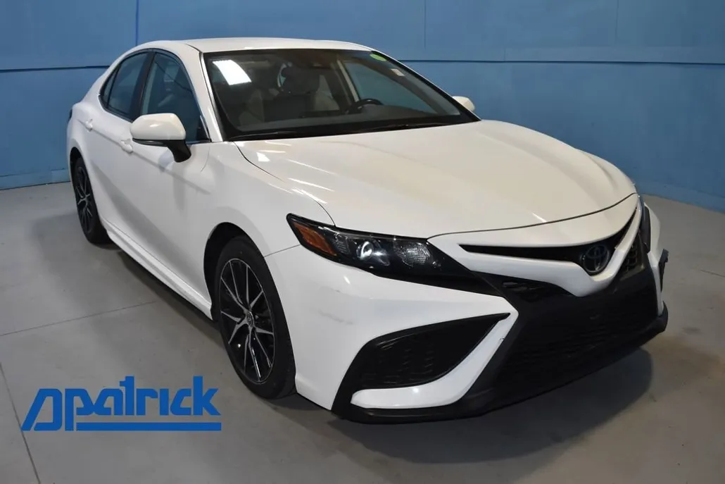2022 Toyota Camry SE photo 1