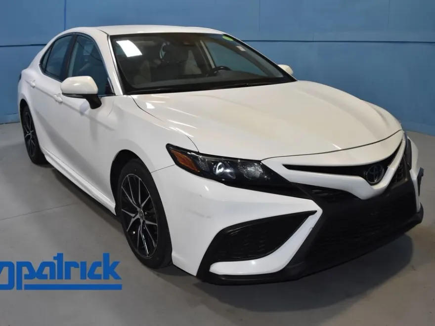 2022 Toyota Camry SE photo 1