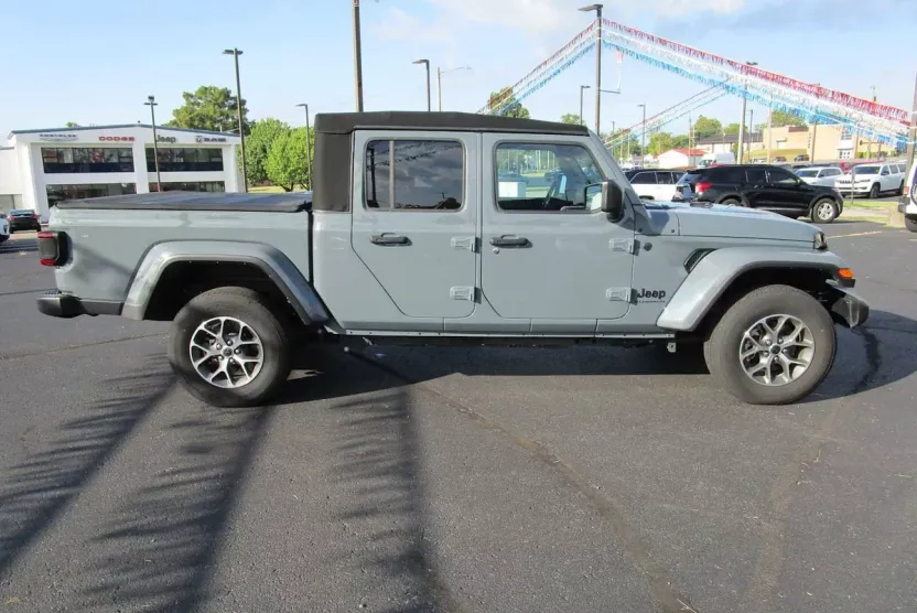 2024 Jeep Gladiator Sport photo 1
