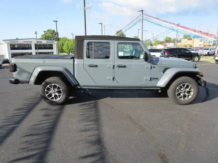 2024 Jeep Gladiator Sport photo 1