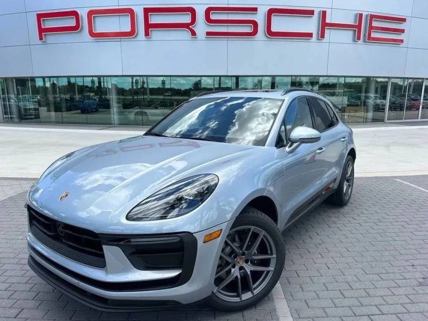 2025 Porsche Macan T photo 1