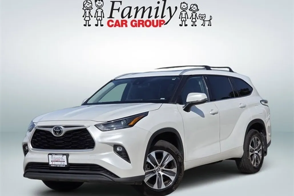 2022 Toyota Highlander XLE photo 1