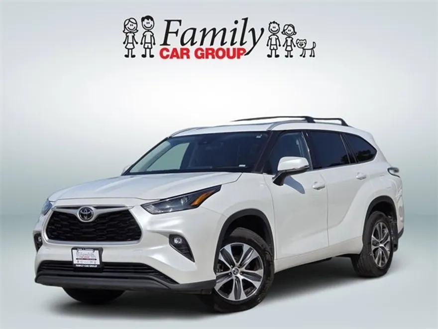 2022 Toyota Highlander XLE photo 1