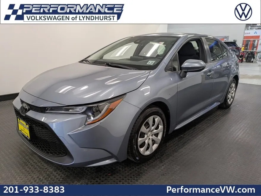 2022 Toyota Corolla LE photo 1