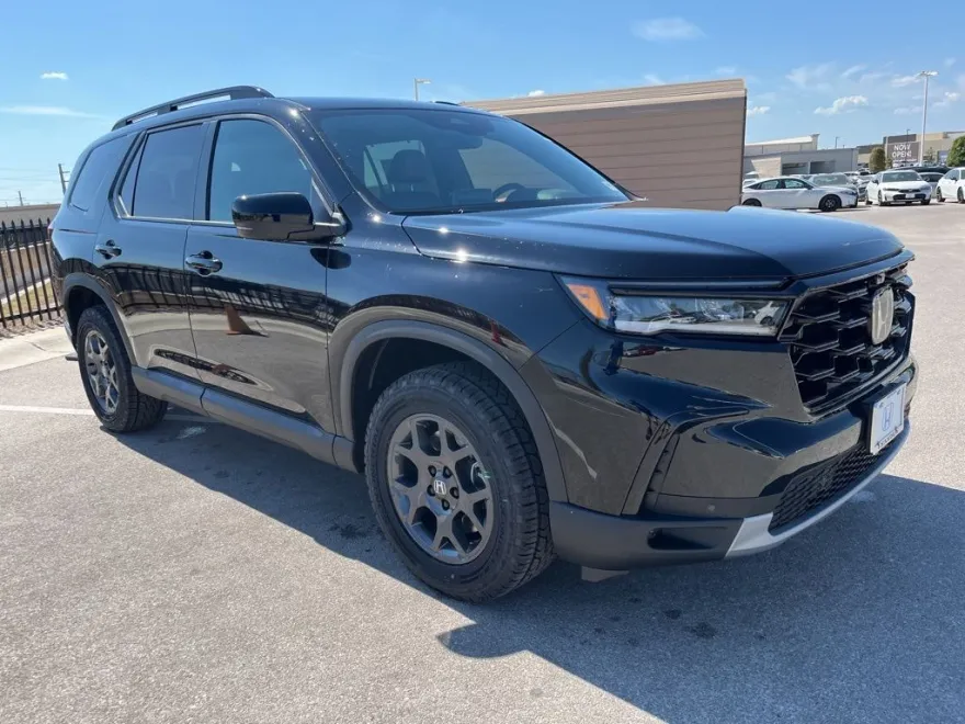 2025 Honda Pilot TrailSport photo 1