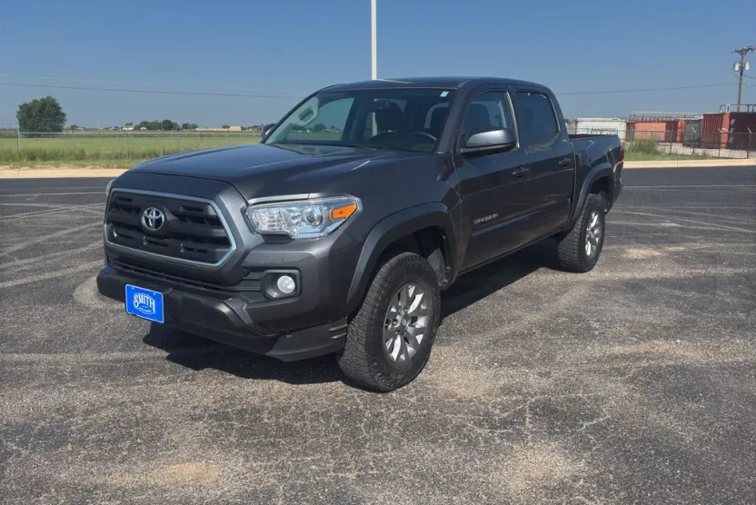 2016 Toyota Tacoma SR5 photo 1