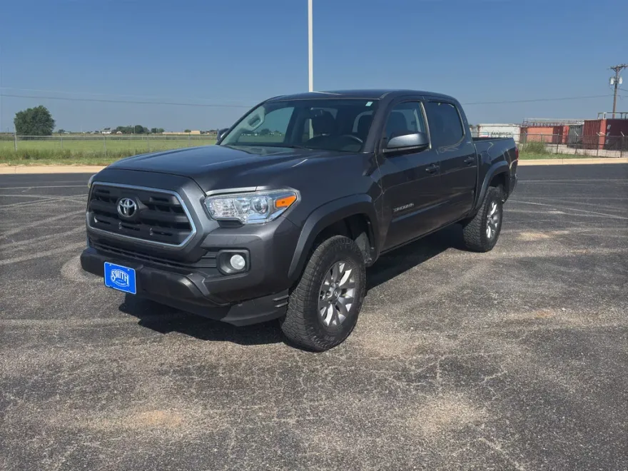 2016 Toyota Tacoma SR5 photo 1