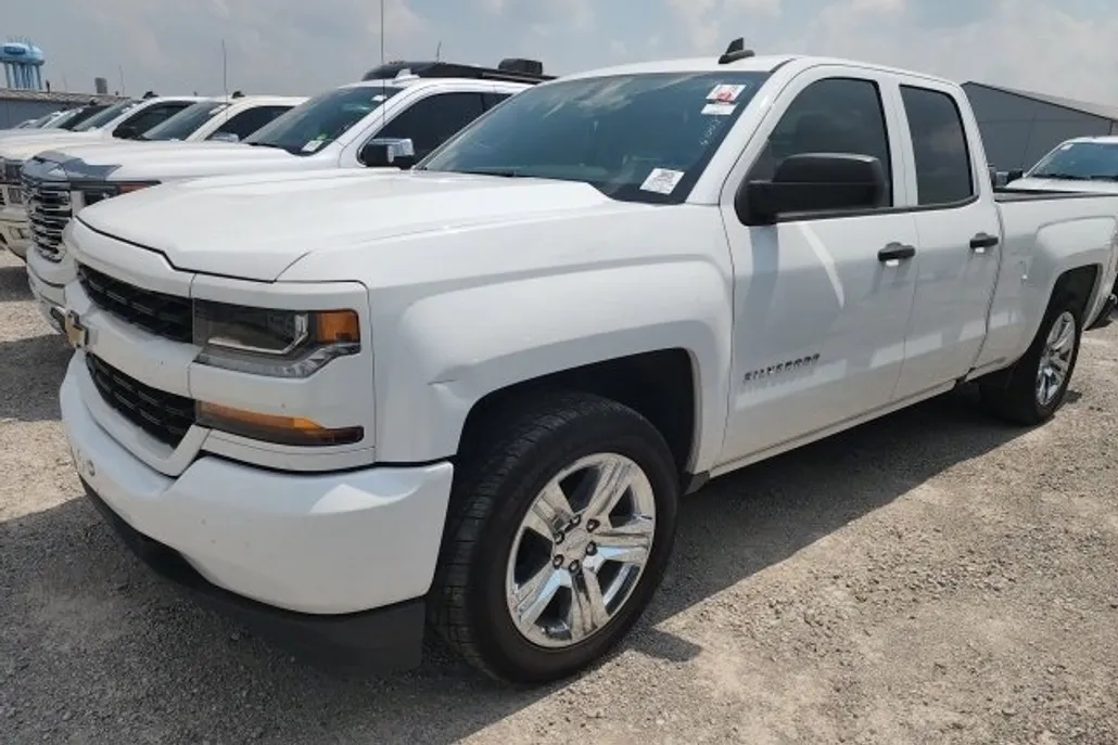 2019 Chevrolet Silverado 1500 Custom photo 1