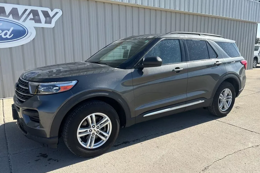 2020 Ford Explorer XLT photo 1