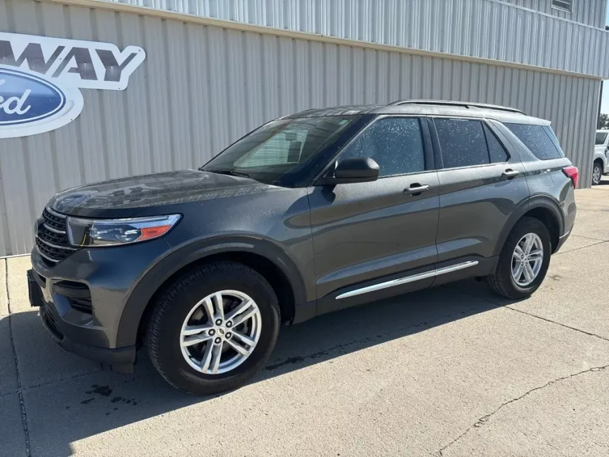 2020 Ford Explorer XLT photo 1