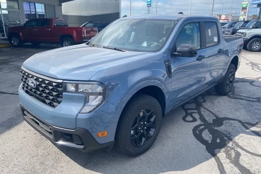 2025 Ford Maverick XLT photo 1