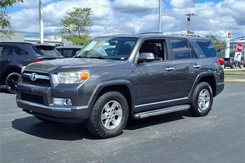 2013 Toyota 4Runner SR5 photo 1