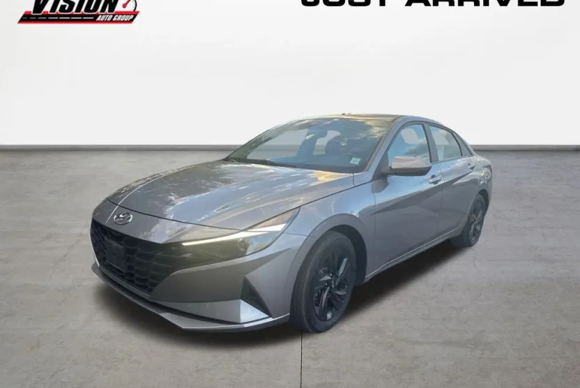2023 Hyundai Elantra SEL photo 1