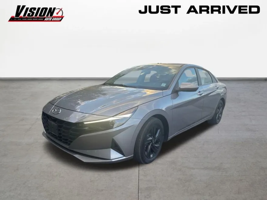 2023 Hyundai Elantra SEL photo 1