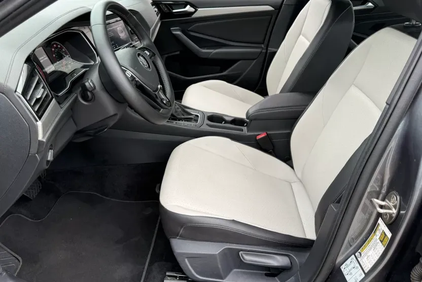 2019 Volkswagen Jetta 1.4T R-Line photo 1