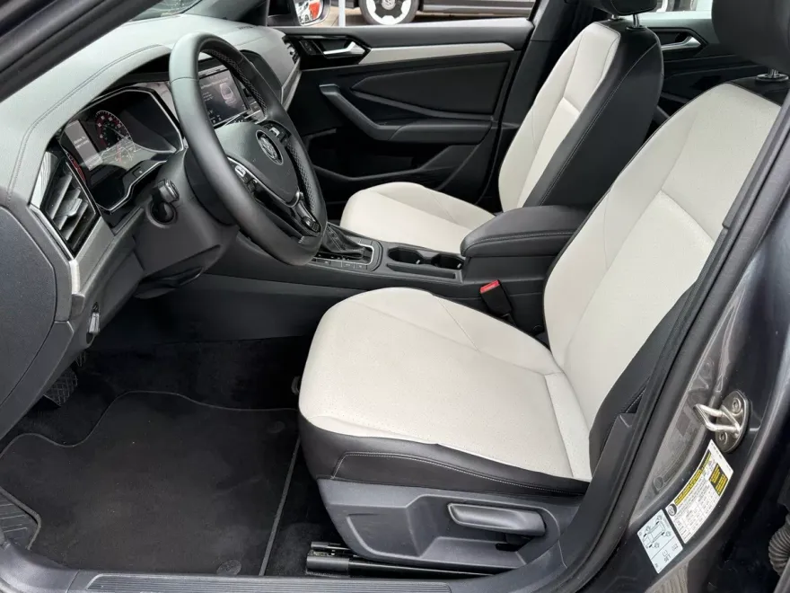 2019 Volkswagen Jetta 1.4T R-Line photo 1