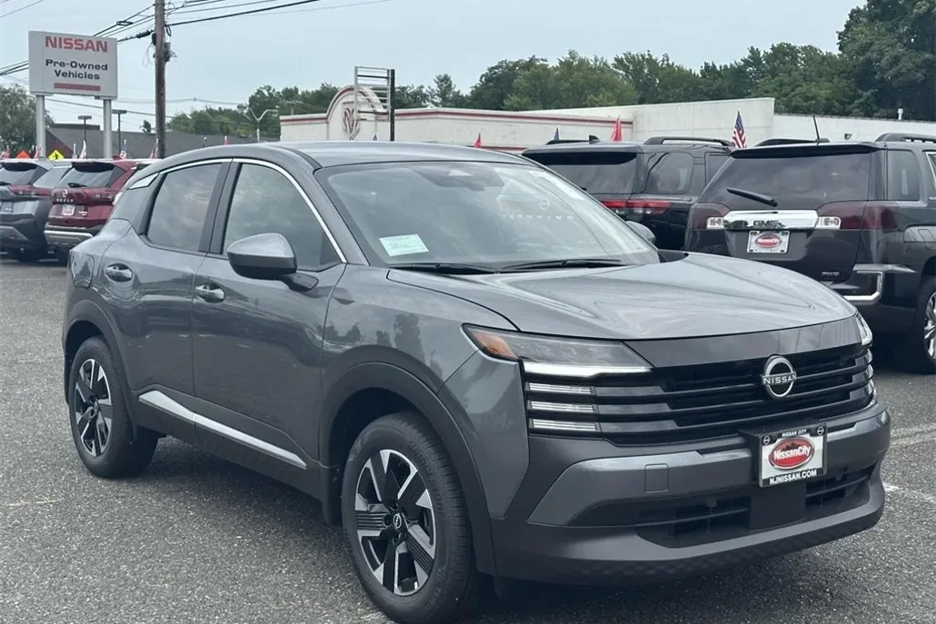 2025 Nissan Kicks SV photo 1
