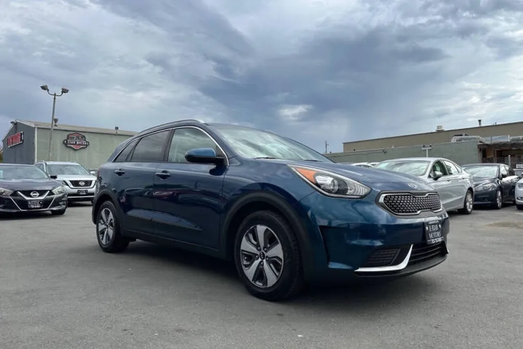 2017 Kia Niro FE LX photo 1
