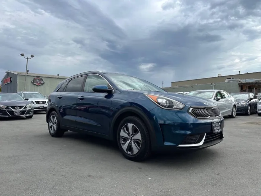 2017 Kia Niro FE LX photo 1