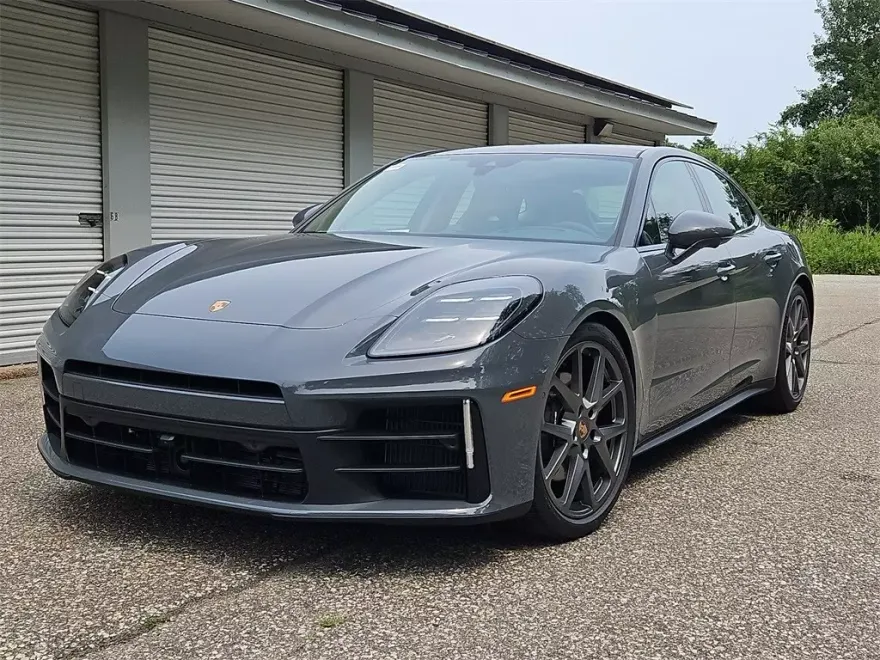 2025 Porsche Panamera 4 photo 1