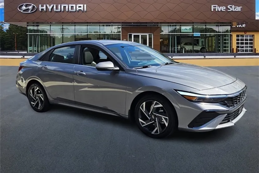 2025 Hyundai Elantra SEL Convenience photo 1