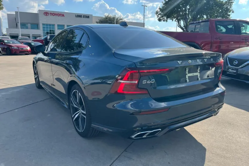 2022 Volvo S60 R-Design photo 1