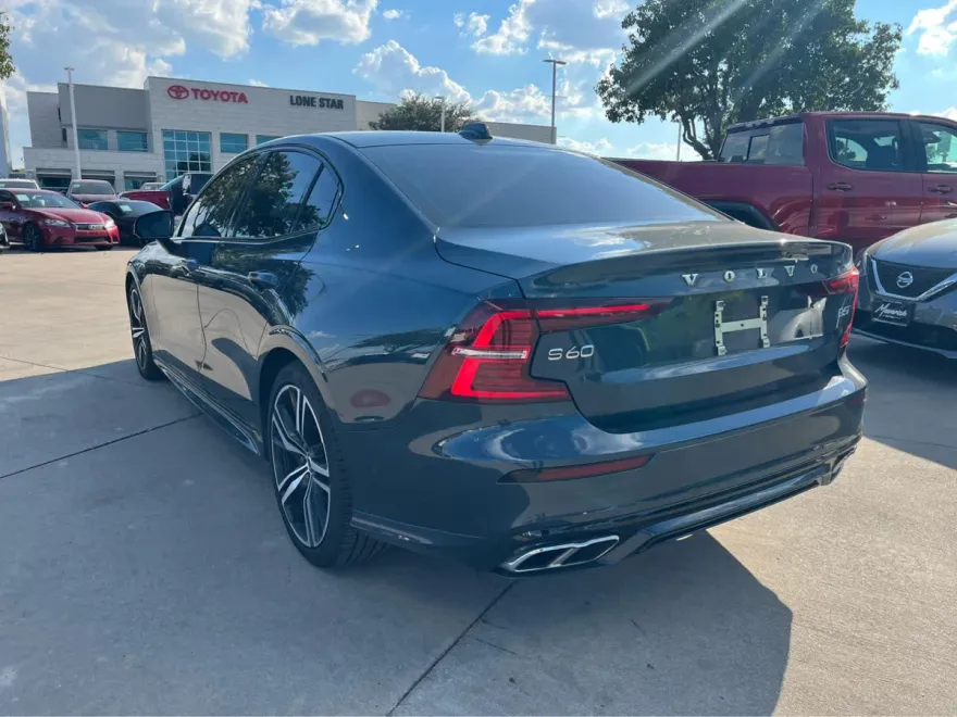 2022 Volvo S60 R-Design photo 1