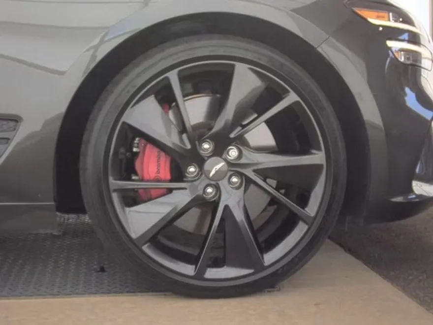 2023 Genesis G70 3.3T photo 1