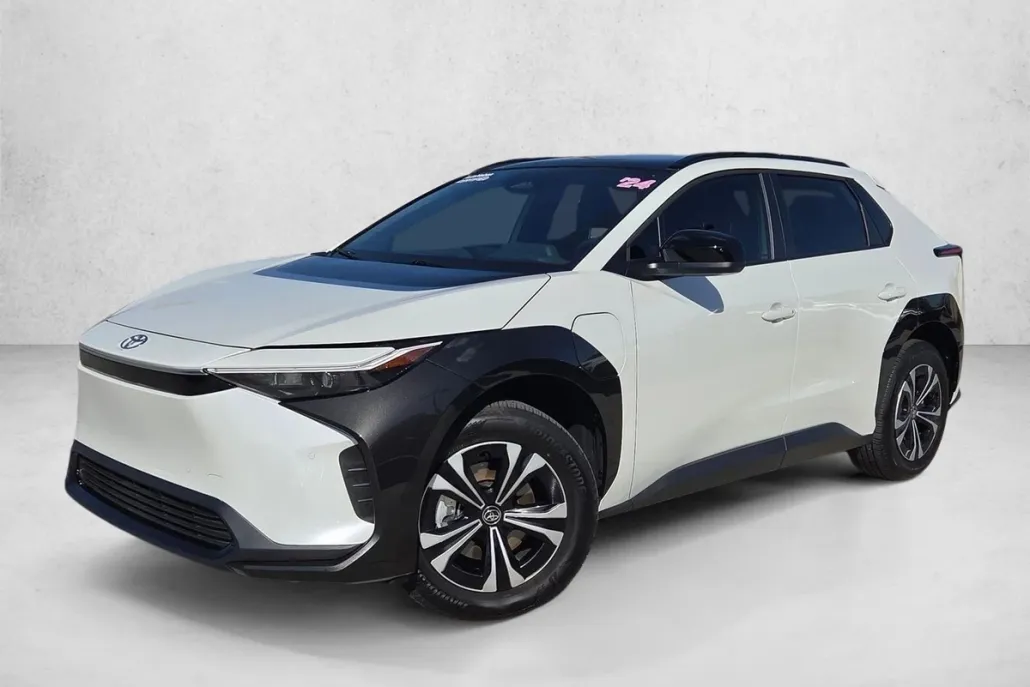 2024 Toyota bZ4X XLE photo 1
