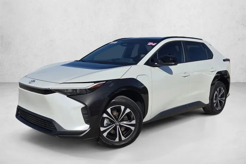 2024 Toyota bZ4X XLE photo 1