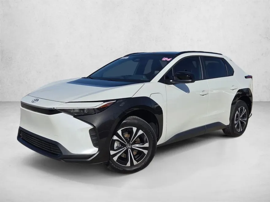 2024 Toyota bZ4X XLE photo 1