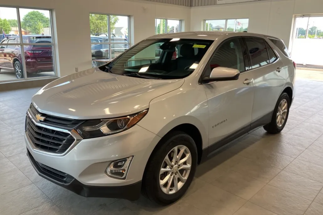 2020 Chevrolet Equinox LT photo 1