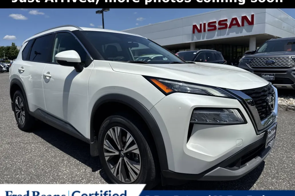 2022 Nissan Rogue SV photo 1