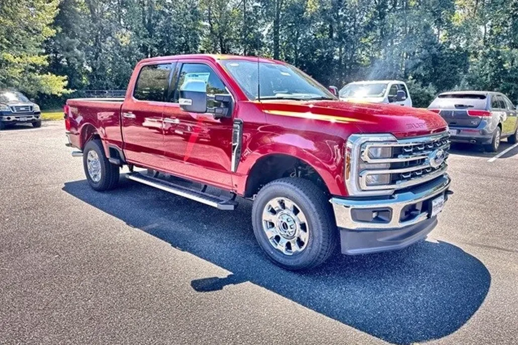 2026 Ford F-250 Lariat photo 1