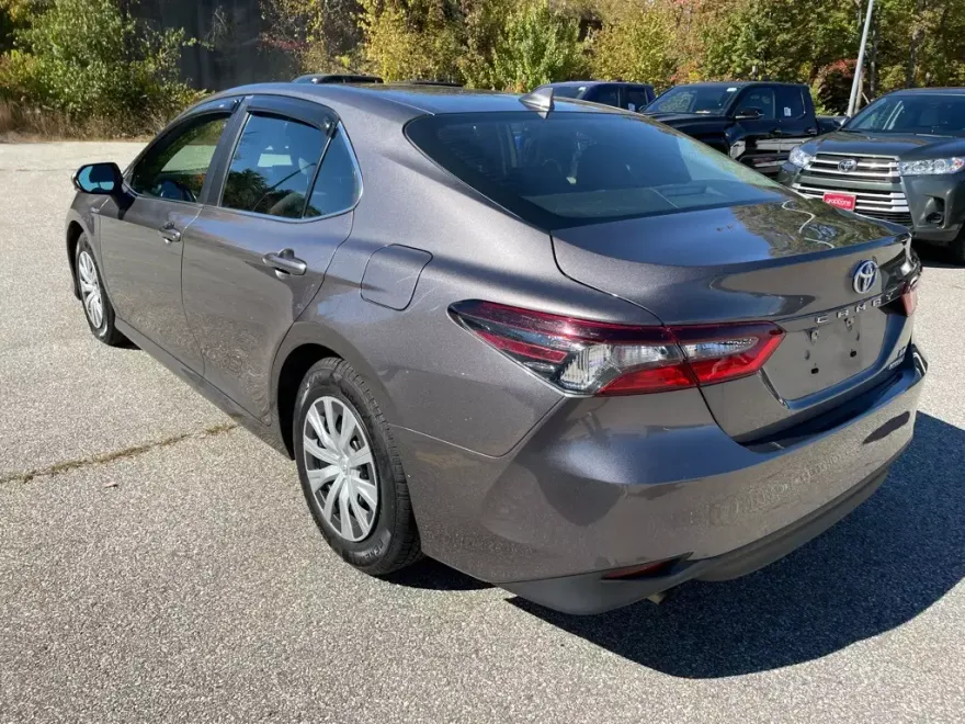 2021 Toyota Camry Hybrid LE photo 1