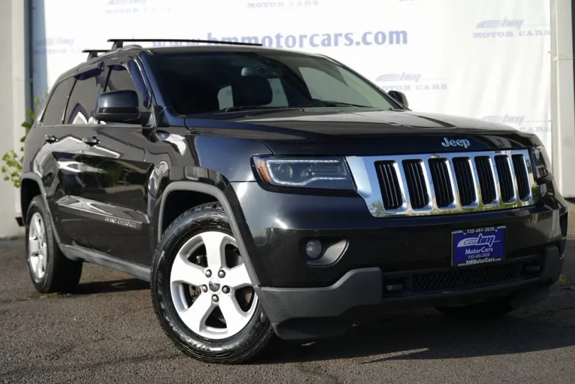 2011 Jeep Grand Cherokee Laredo photo 1