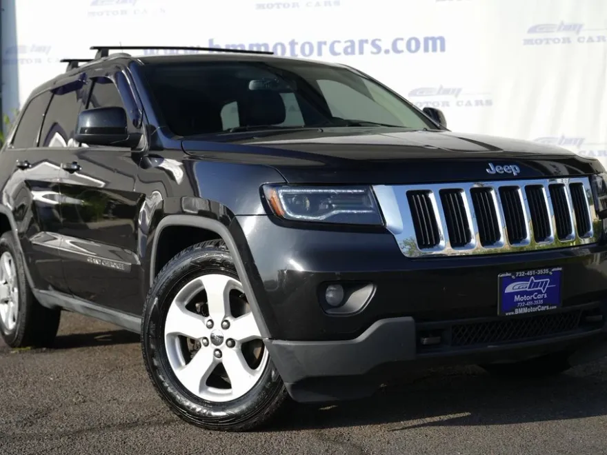 2011 Jeep Grand Cherokee Laredo photo 1