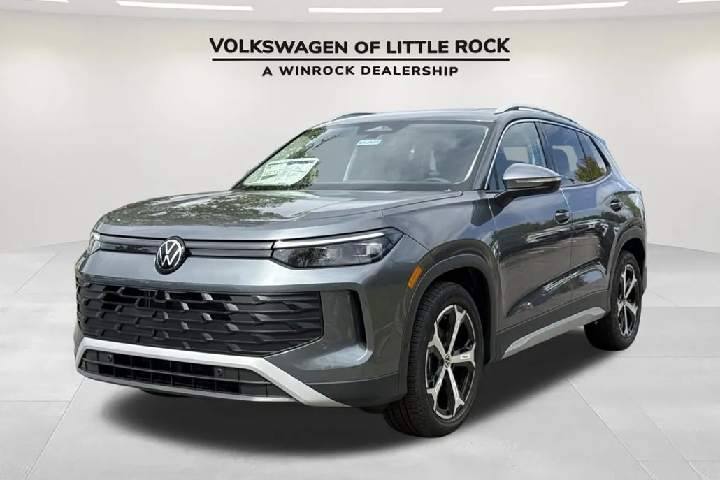 2025 Volkswagen Tiguan SE photo 1