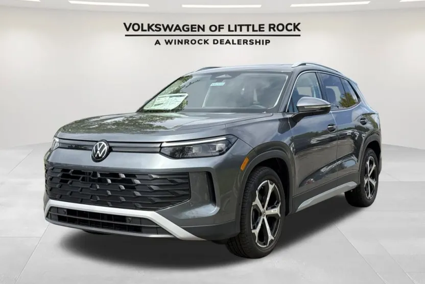 2025 Volkswagen Tiguan SE photo 1