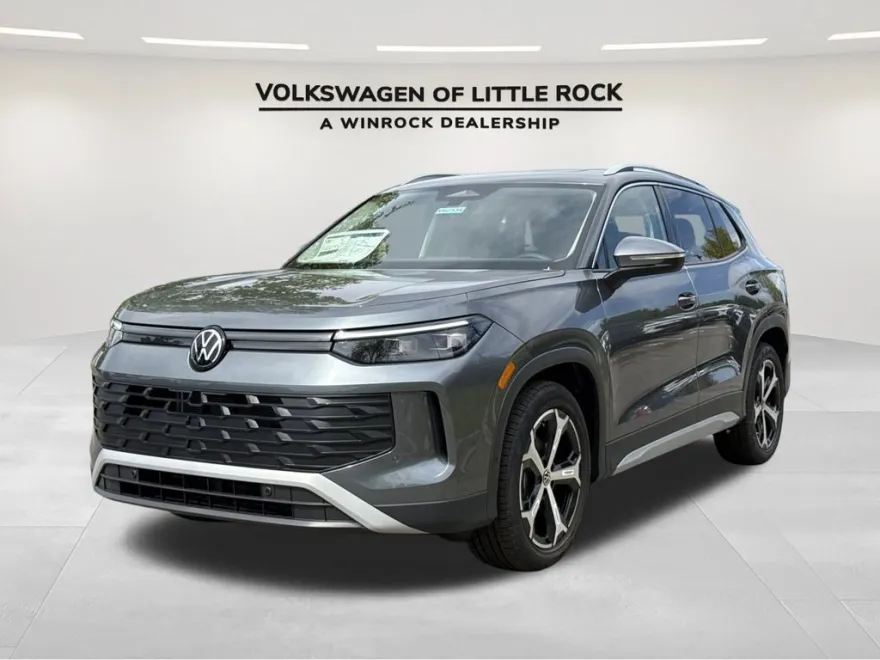 2025 Volkswagen Tiguan SE photo 1
