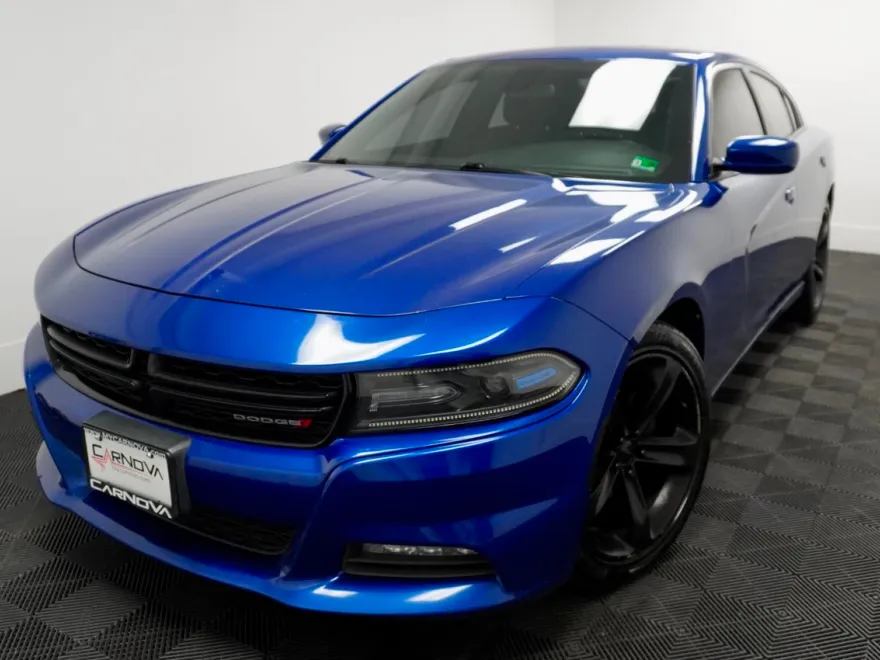 2019 Dodge Charger SXT photo 1