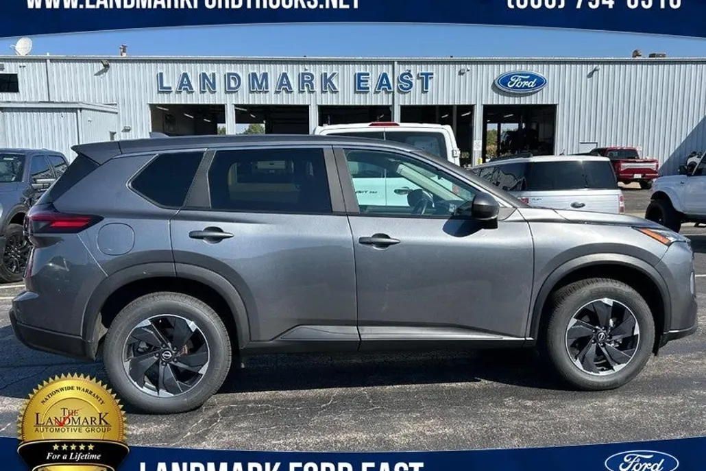2024 Nissan Rogue AWD SV photo 1