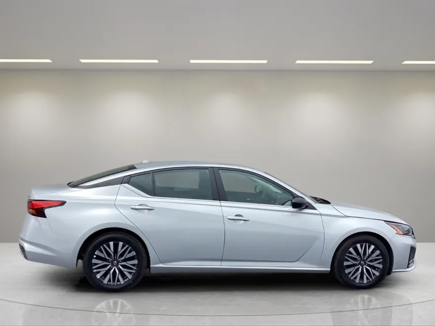 2024 Nissan Altima 2.5 SV photo 1