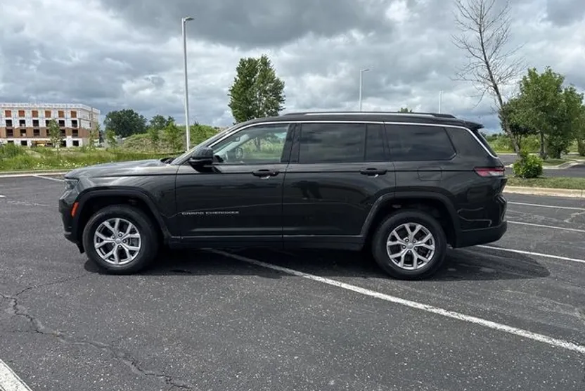 2022 Jeep Grand Cherokee Limited photo 1