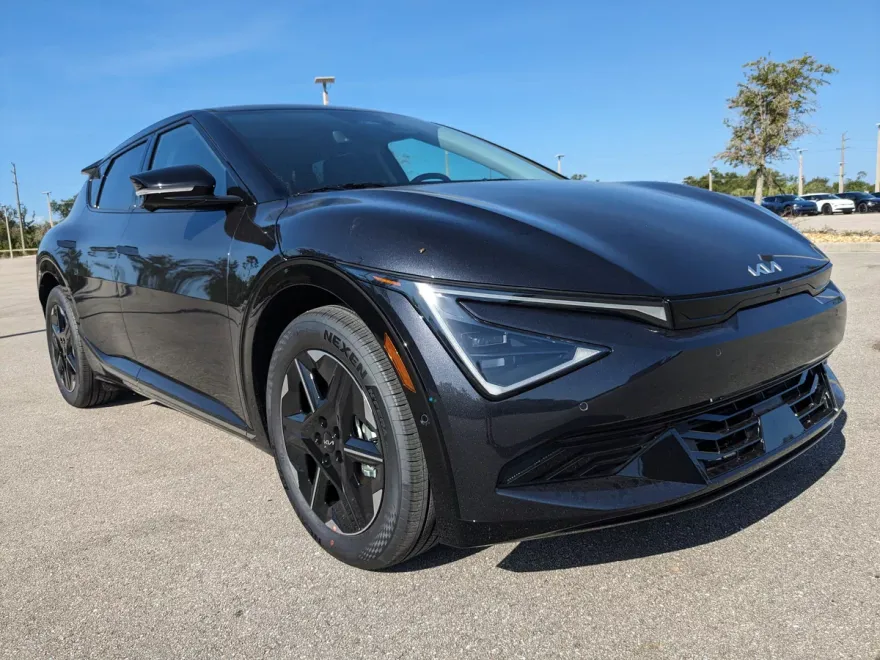 2025 Kia EV6 Wind photo 1