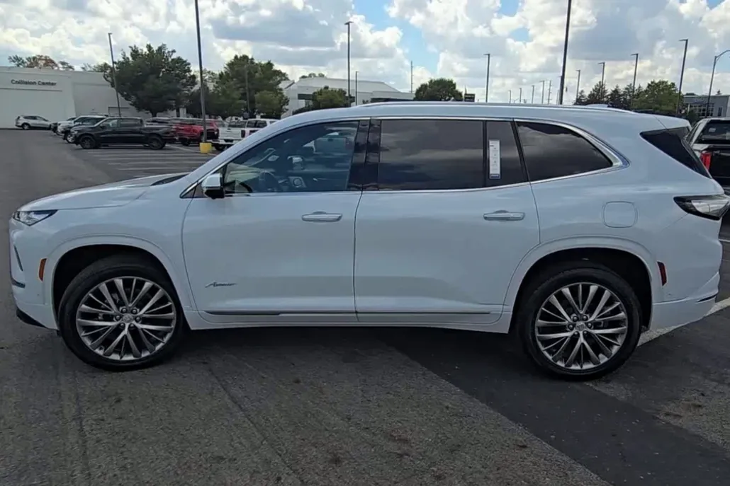 2026 Buick Enclave Avenir photo 1