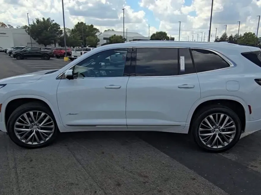 2026 Buick Enclave Avenir photo 1