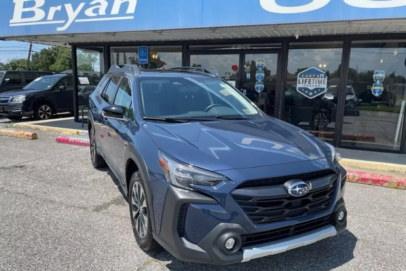 2023 Subaru Outback Limited photo 1